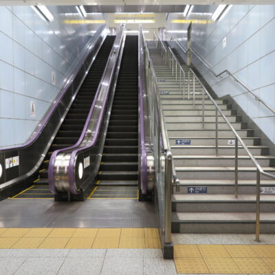 階段とエスカレーター